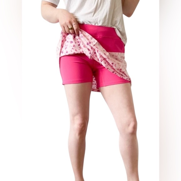 Adidas, Pull On Golf Skort, Size Medium, Pink & White  🏌️‍♀️ - Picture 3 of 10